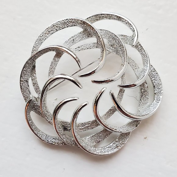 STUNNING Silver Semi-Spiral Brooch/Pin - Picture 1 of 5
